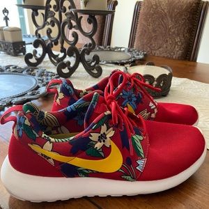 Nike red sneakers with Hawaiian print 8.5